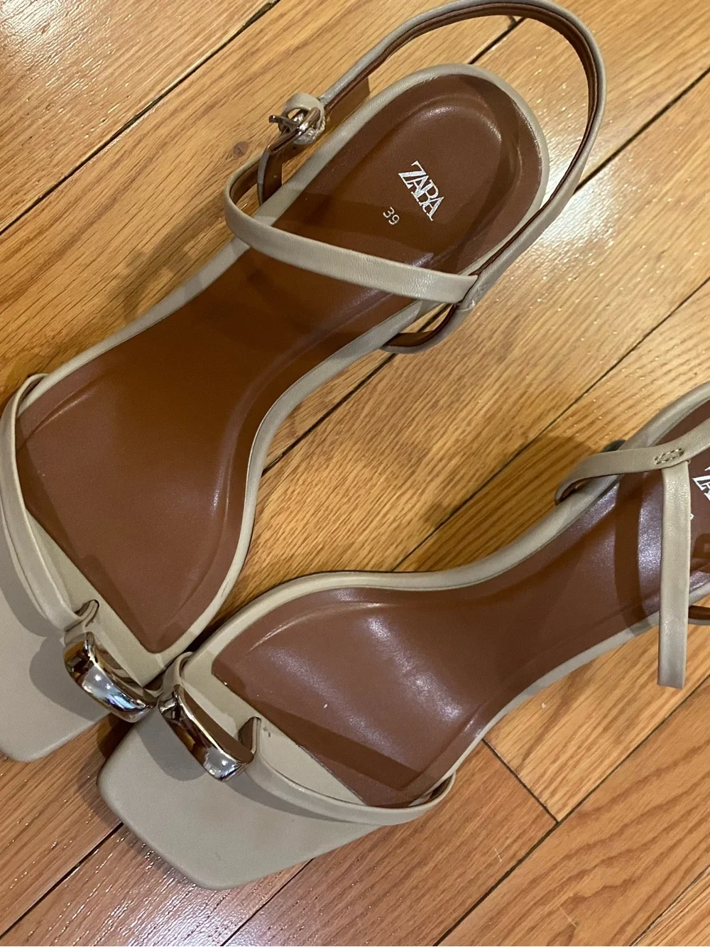 Zara Cream Leather Low Heel Slingback Sandals - Picture 2 of 3